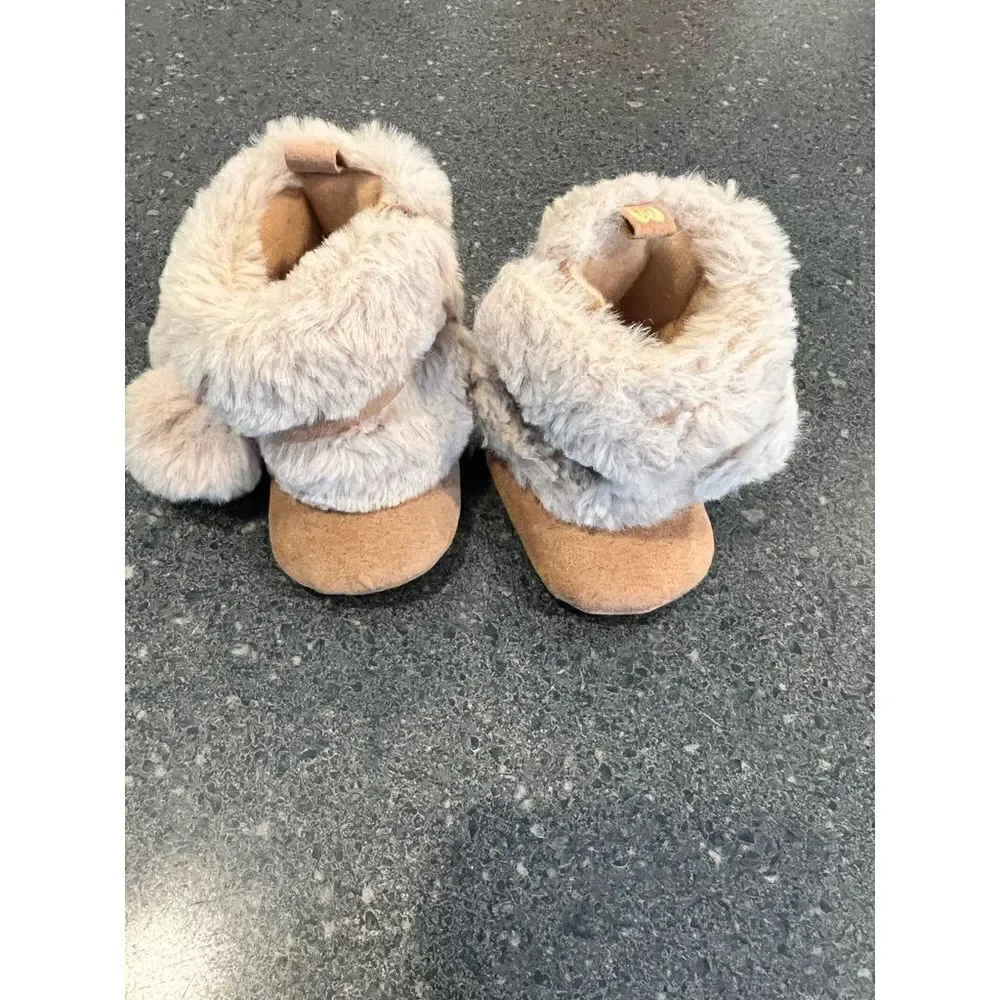 Stepping Stones Baby booties 0-3 months